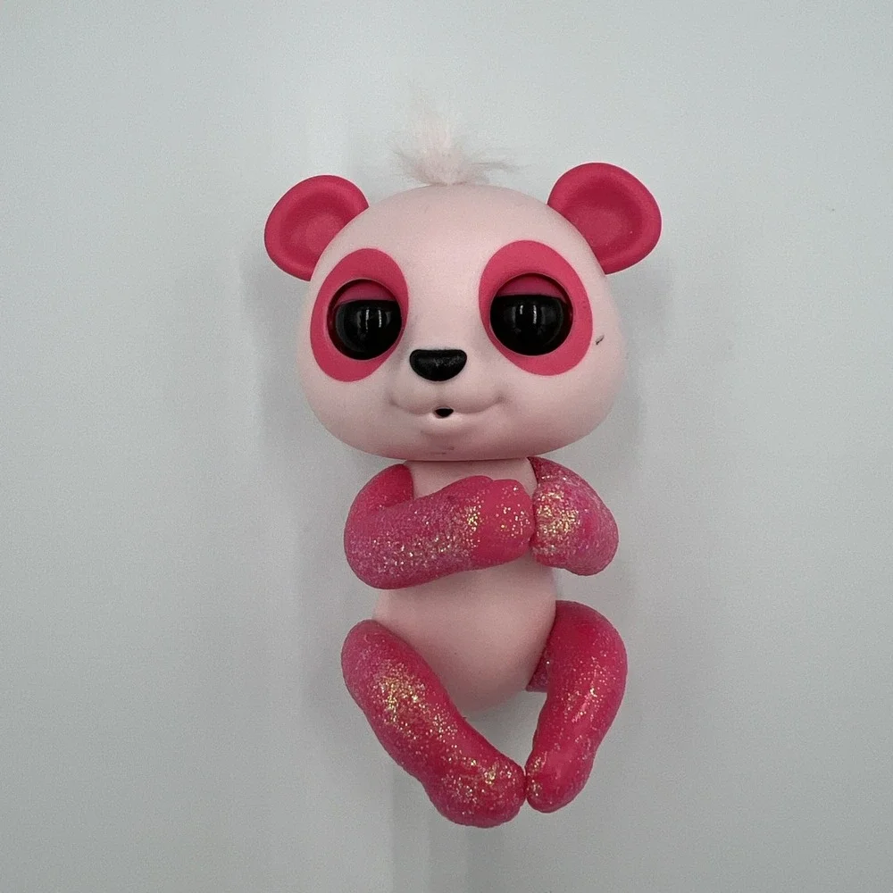 Fingerlings Glitter Panda - Polly Pink - Interactive Collectible Baby Pet